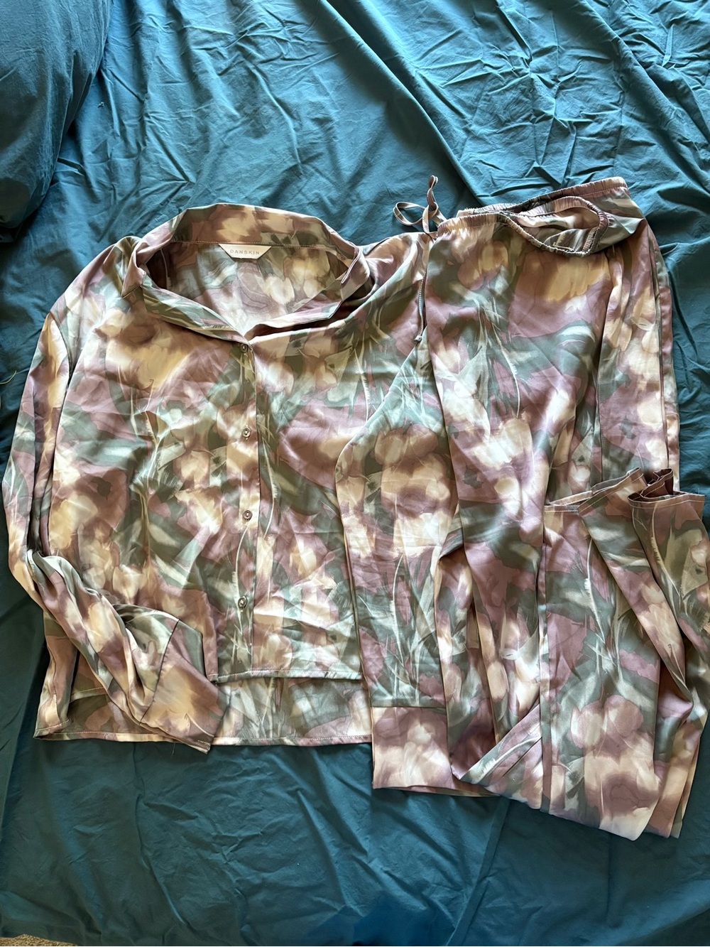 Floral Satin Button-Up Top in Lavender Green - Brand:
